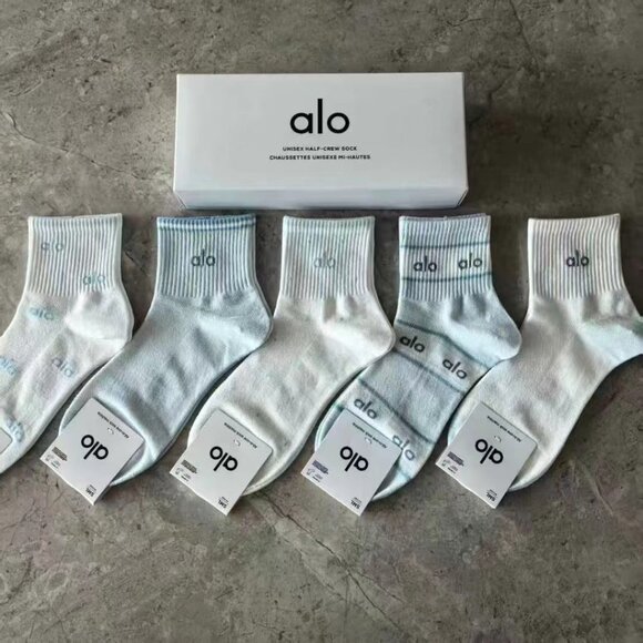 A48- ALO Yoga Women's Sky & Ivory Logo Half-Crew Socks 5-Pair Box Set - NWT